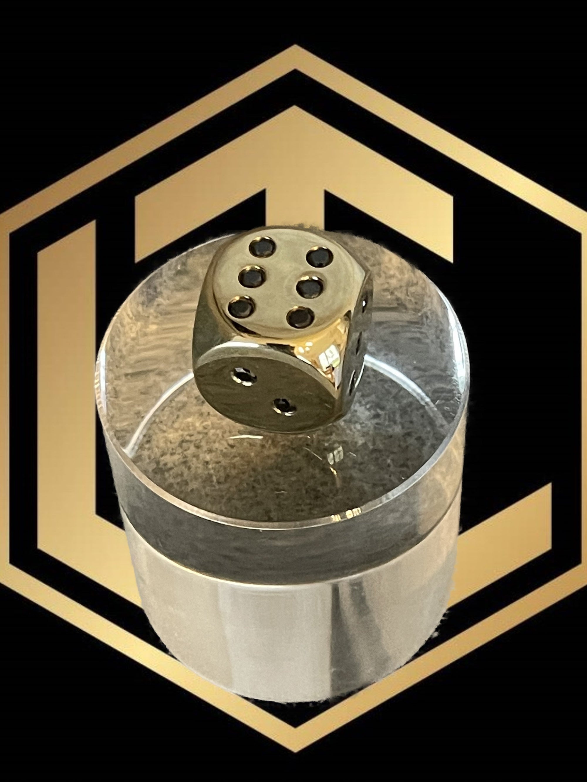 18 KARAT GOLD EDITIONEN · Massiv und handgefertigt.