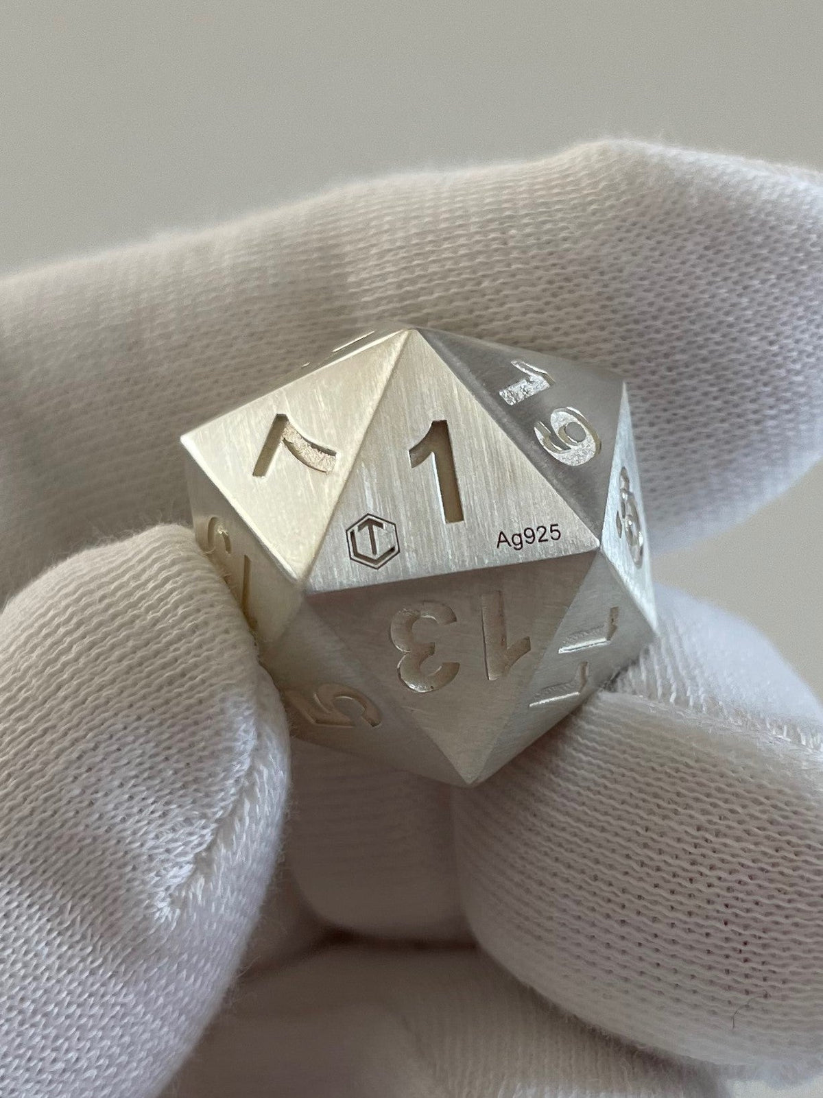 D20 WÜRFEL · Handgefertigt aus massivem Silber.