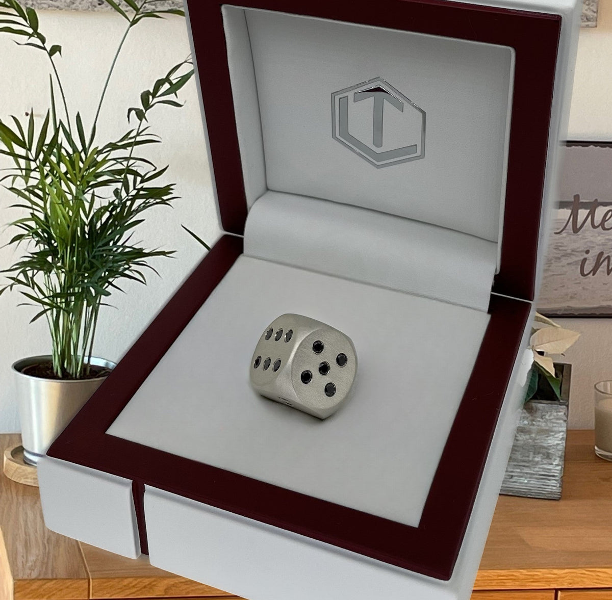 925 STERLINGSILBER EDITIONEN · Massiv und handgefertigt.