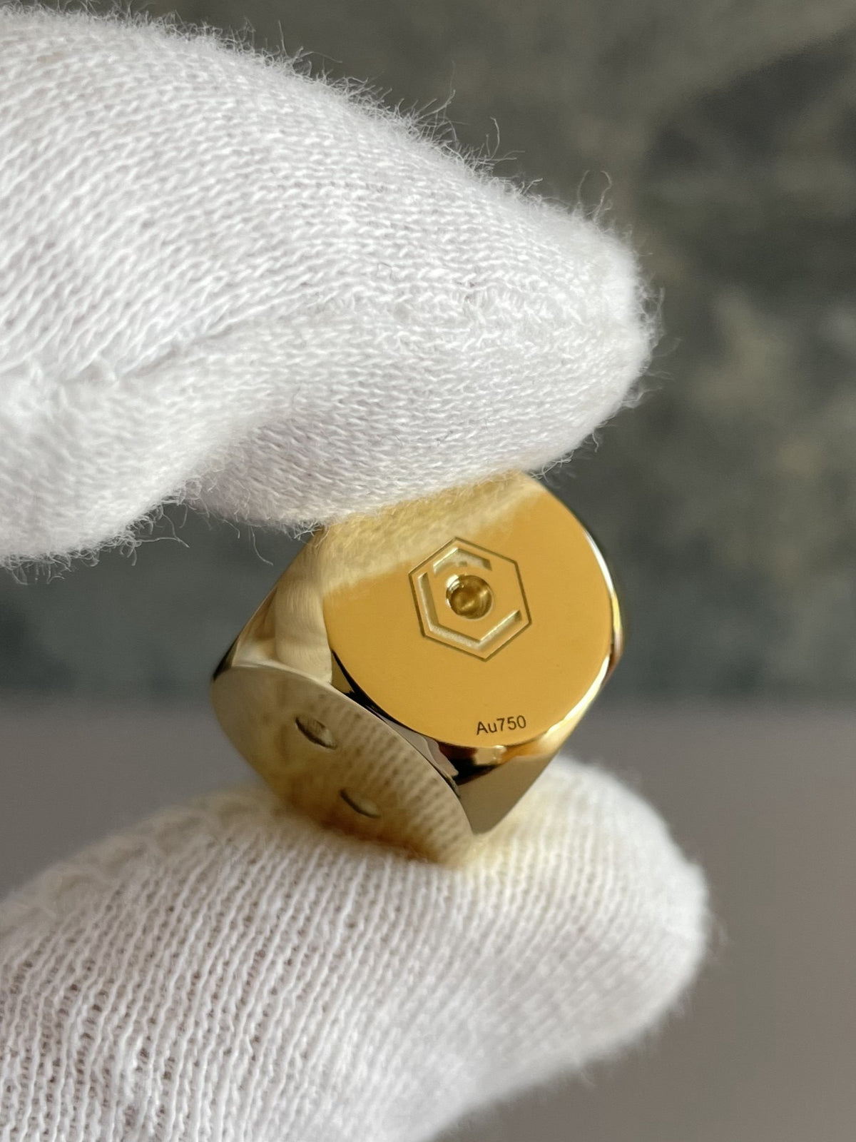 18k gold dice
