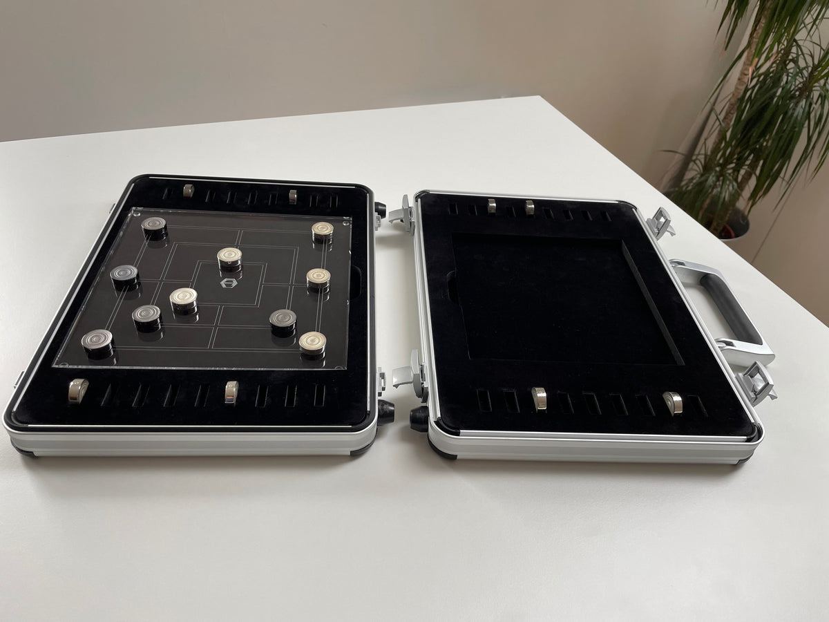 Board Game Nine Mens Morris Silver Black Rhodium-Plated - Mühlespiel aus Silber im Koffer