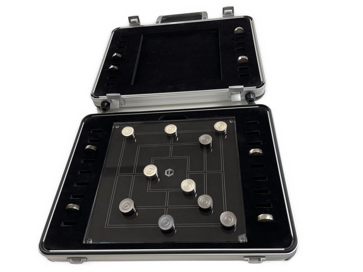 Board Game Nine Mens Morris Silver Black Rhodium-Plated on board - Brettspiel Mühle Silber Schwarz Spielsteine auf Brett