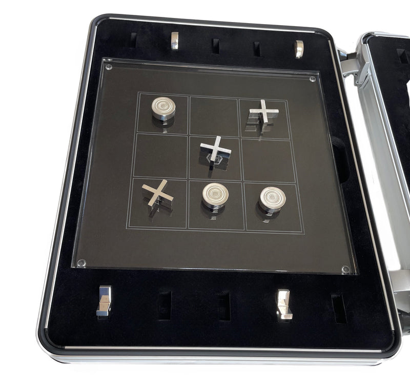 Board Game Tic Tac Toe in silver pieces on board - Brettspiel Tic Tac Toe in Silber Spielsteine auf Brett
