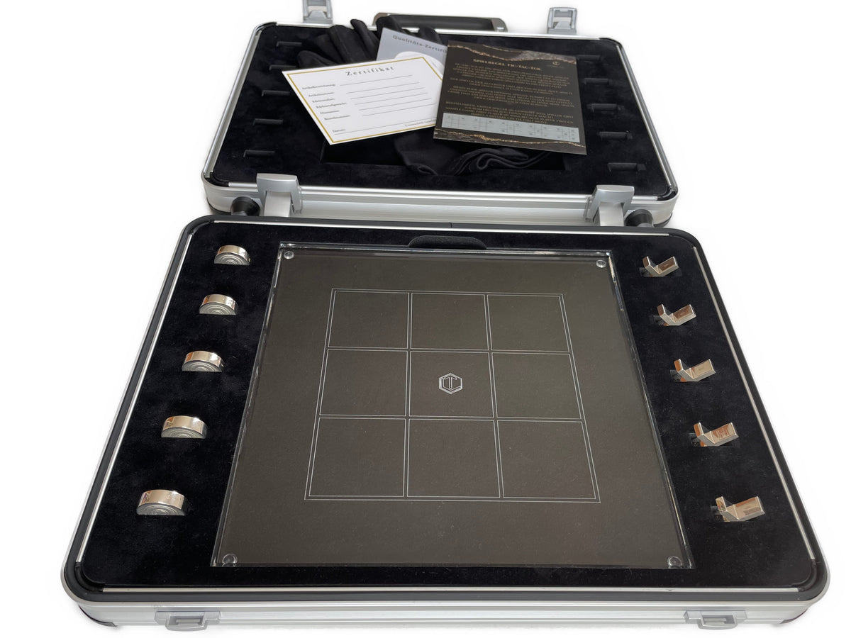 Board Game Tic Tac Toe in silver pieces on hold - Brettspiel Tic Tac Toe in Silber Spielsteine in Halterung