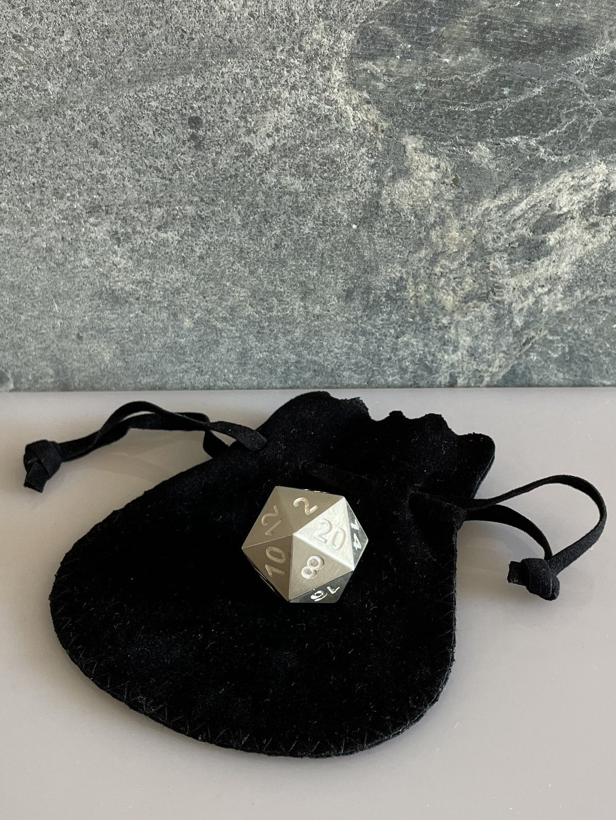 S20 Dice brushed on velvet case side