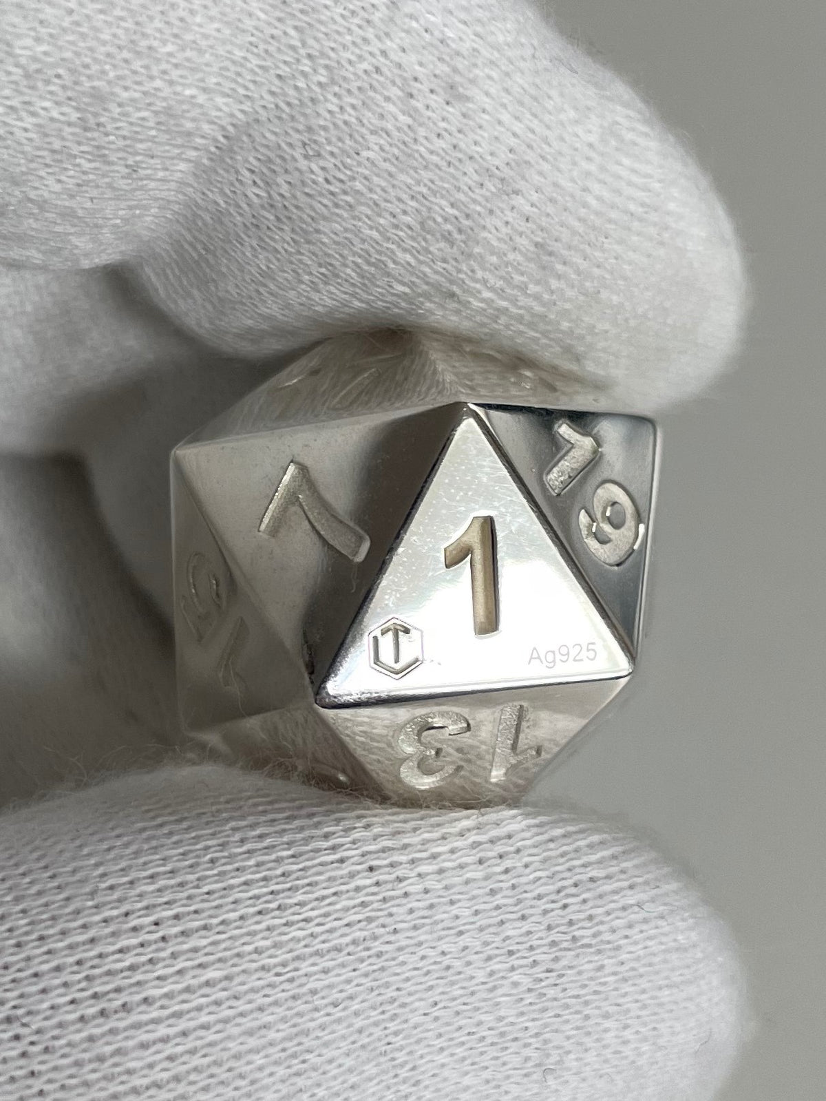 D20 Silver Dice polished in hand - D20 Silberwürfel in der Hand
