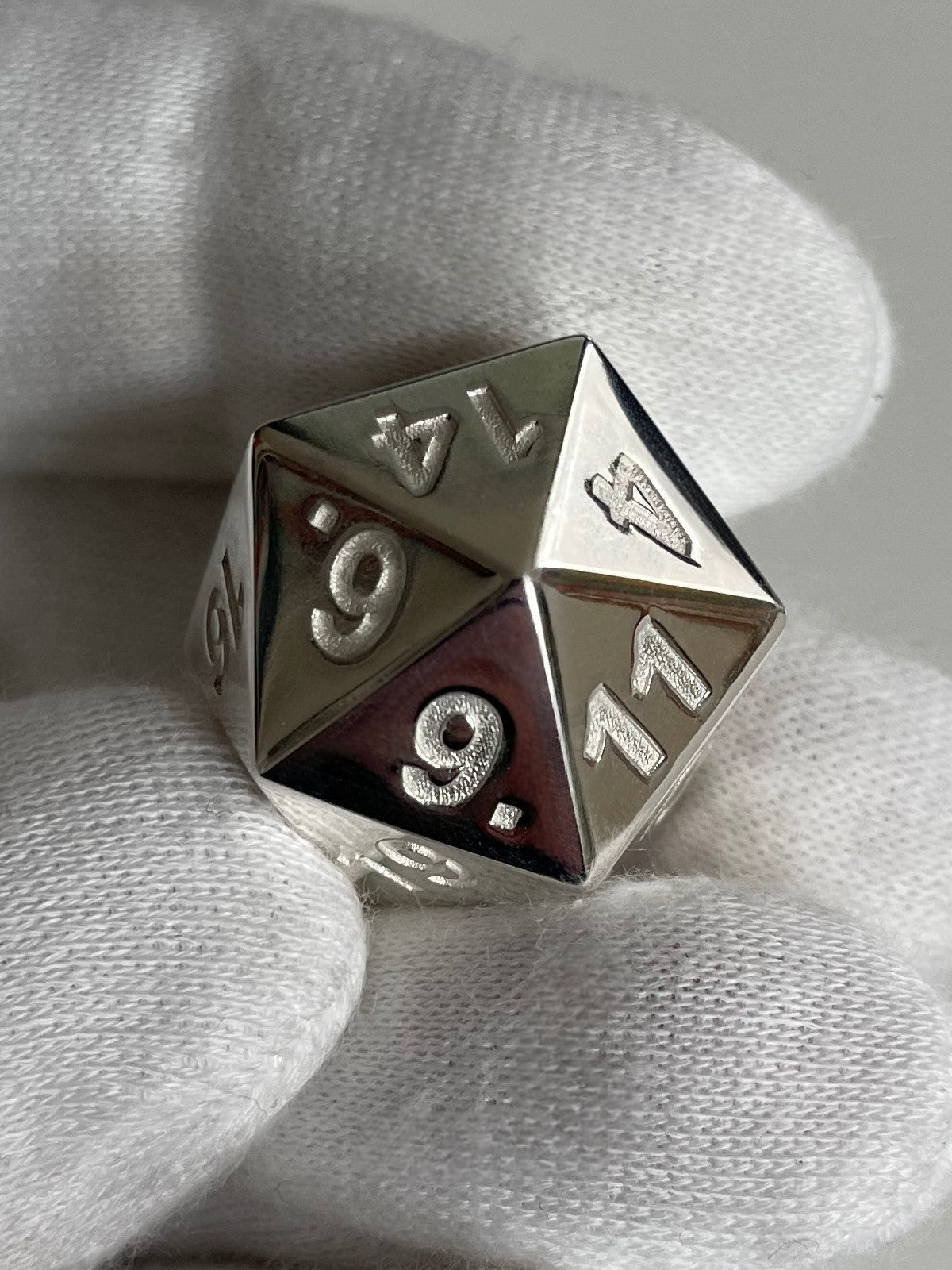 D20 Silver Dice polished in hand - D20 Silberwürfel in der Hand