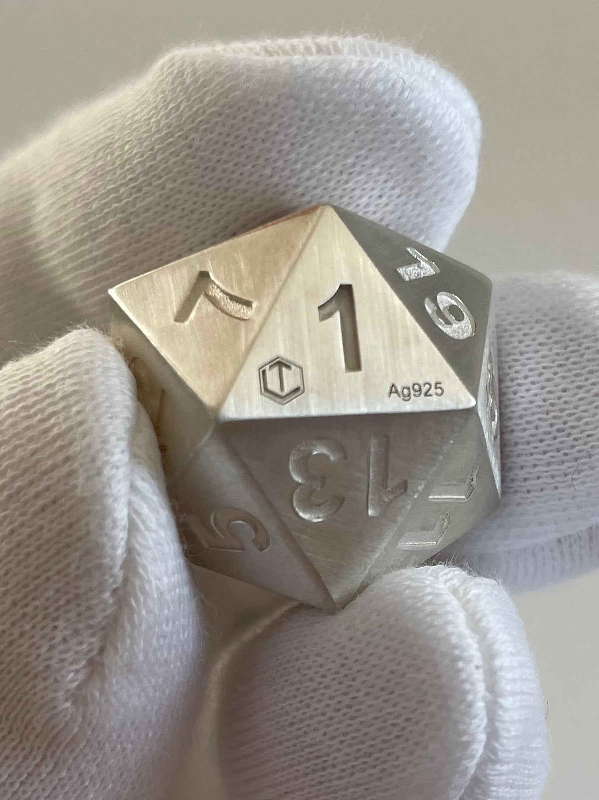 D20 dice in silver brushed in hand - D20 Würfel mattiert in der Hand