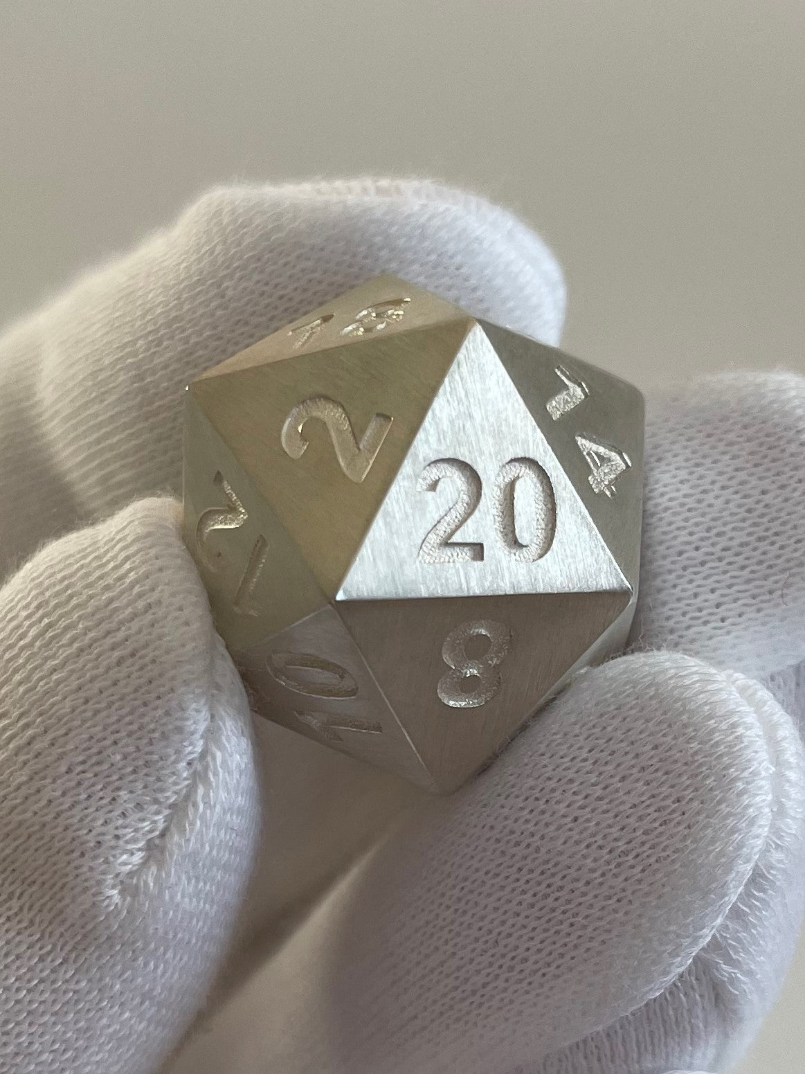 D20 dice in silver brushed in hand - D20 Dice mattiert in der Hande