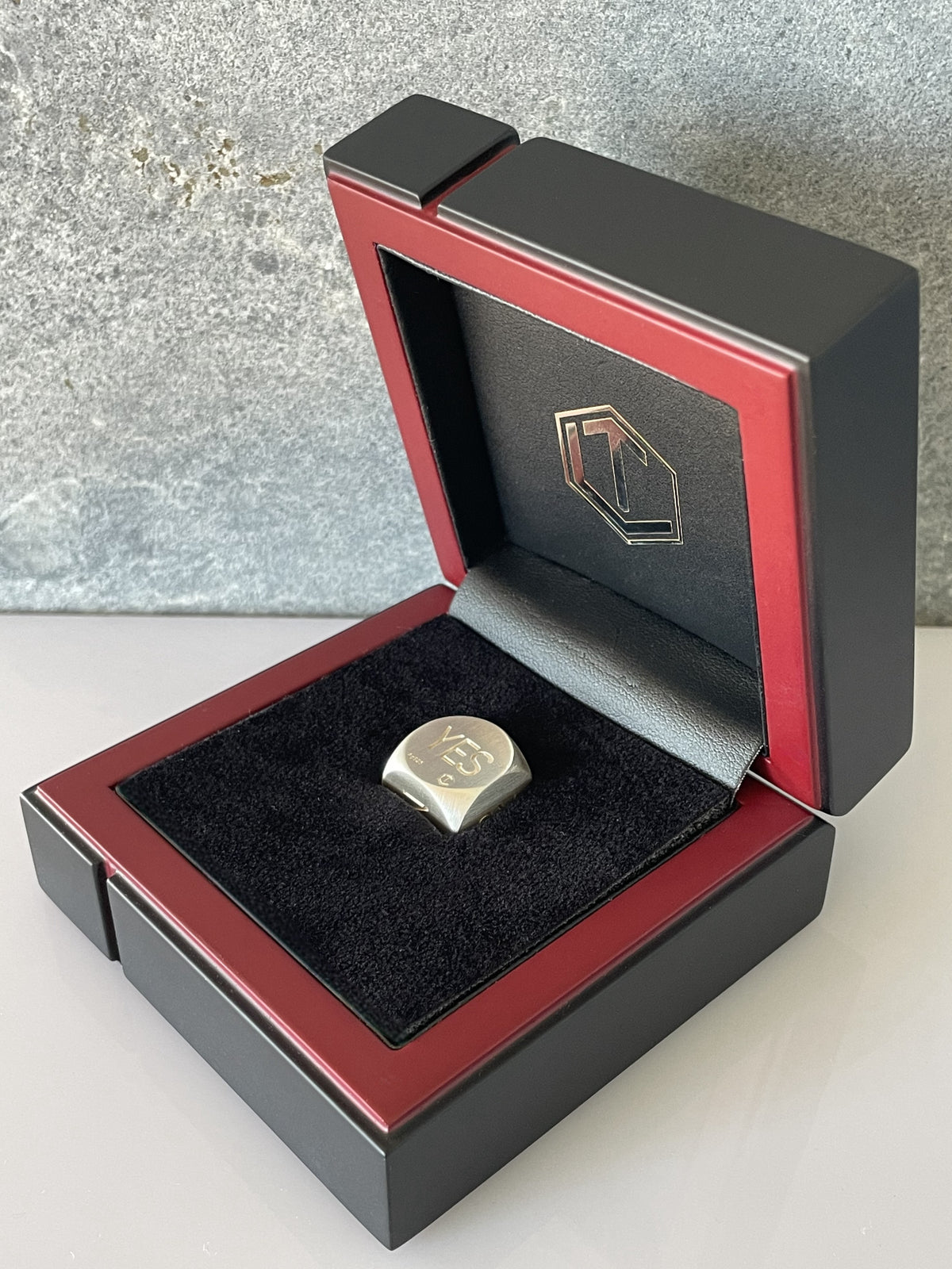 Decision Dice Silver brushed