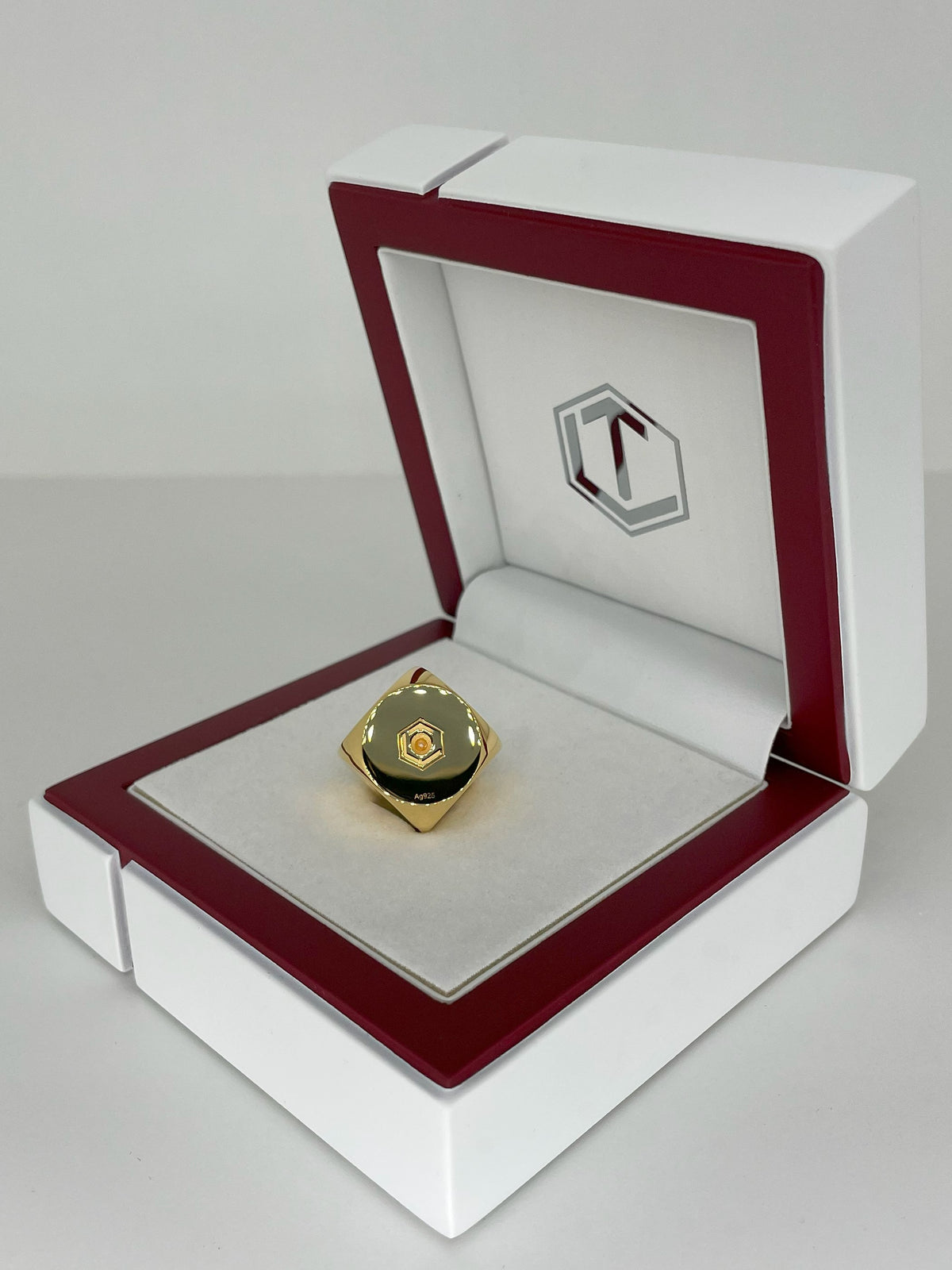 Dice 18-Karat Gold-Plated No 1 polished_in Case white left - Goldwürfel im weissen Etui