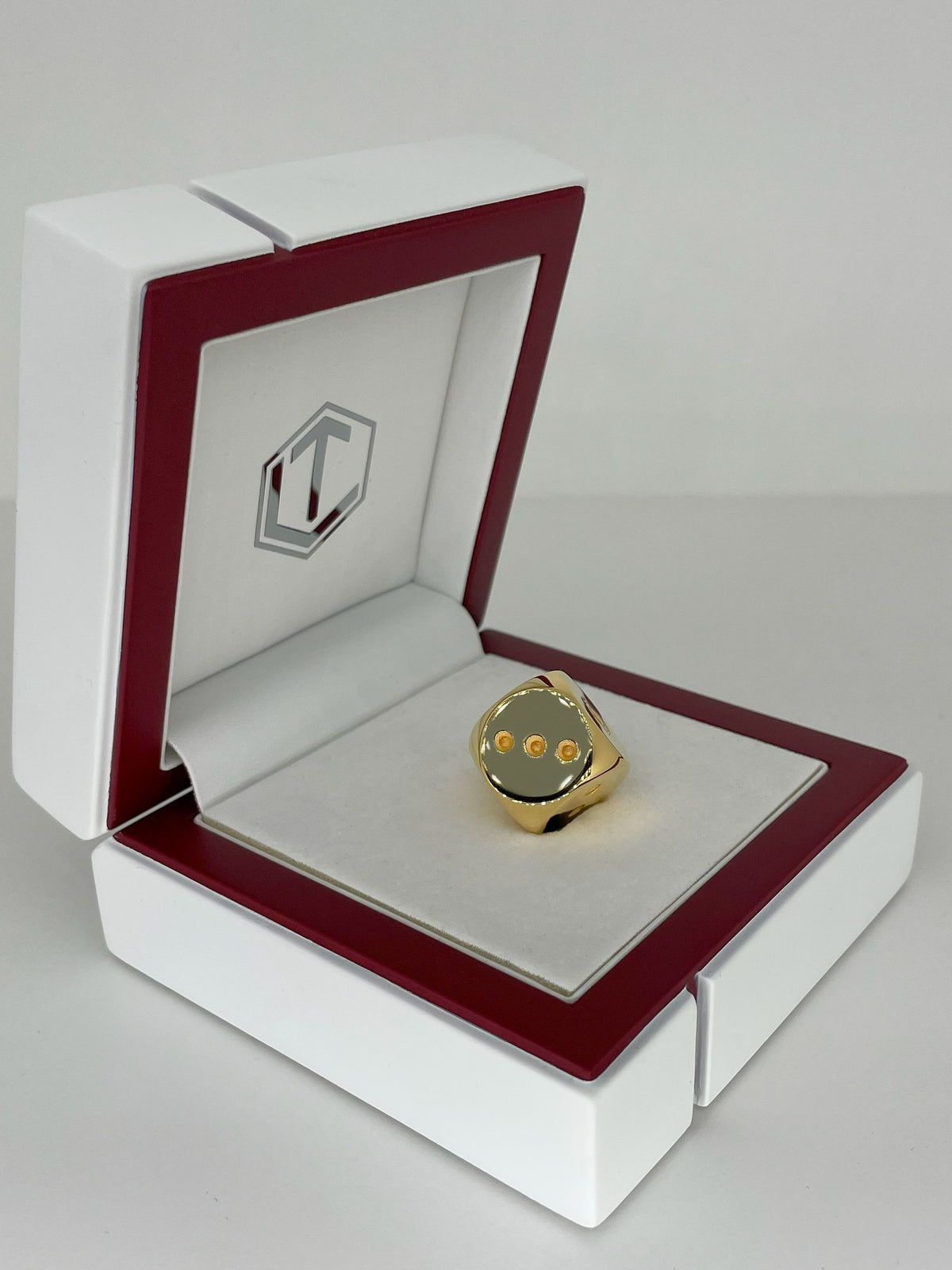 Dice 18-Karat Gold-Plated No 1 polished_in Case white right - Goldwürfel im weissen Etui