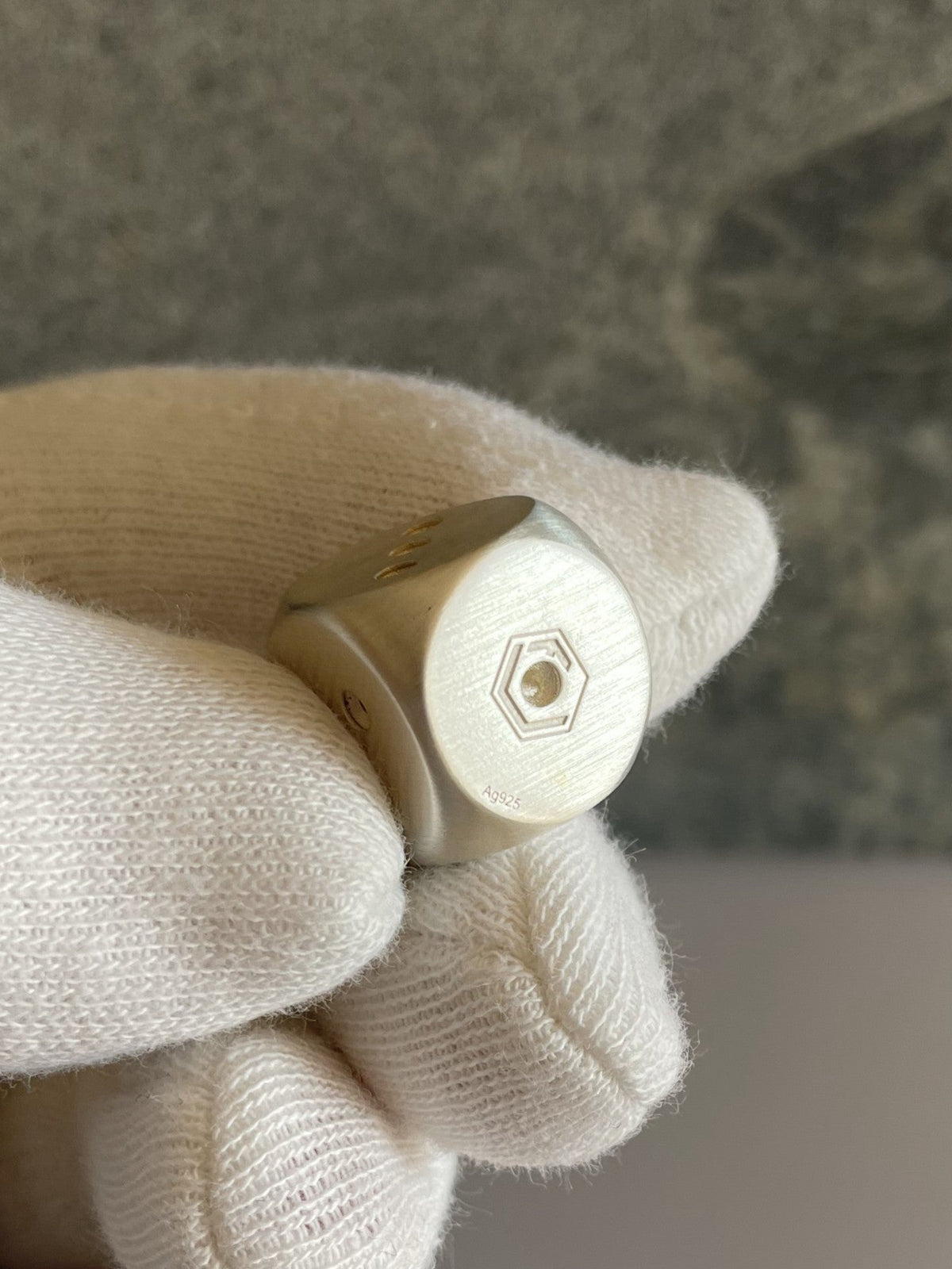 Dice Silver brushed in hand no1