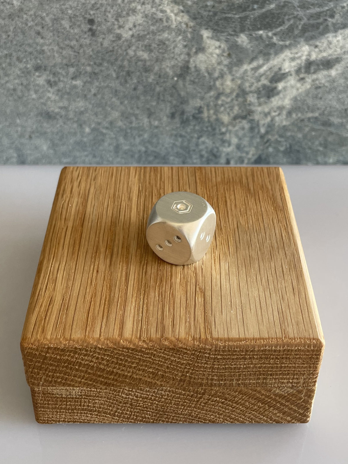 Dice Silver brushed on oak no 1 2 3