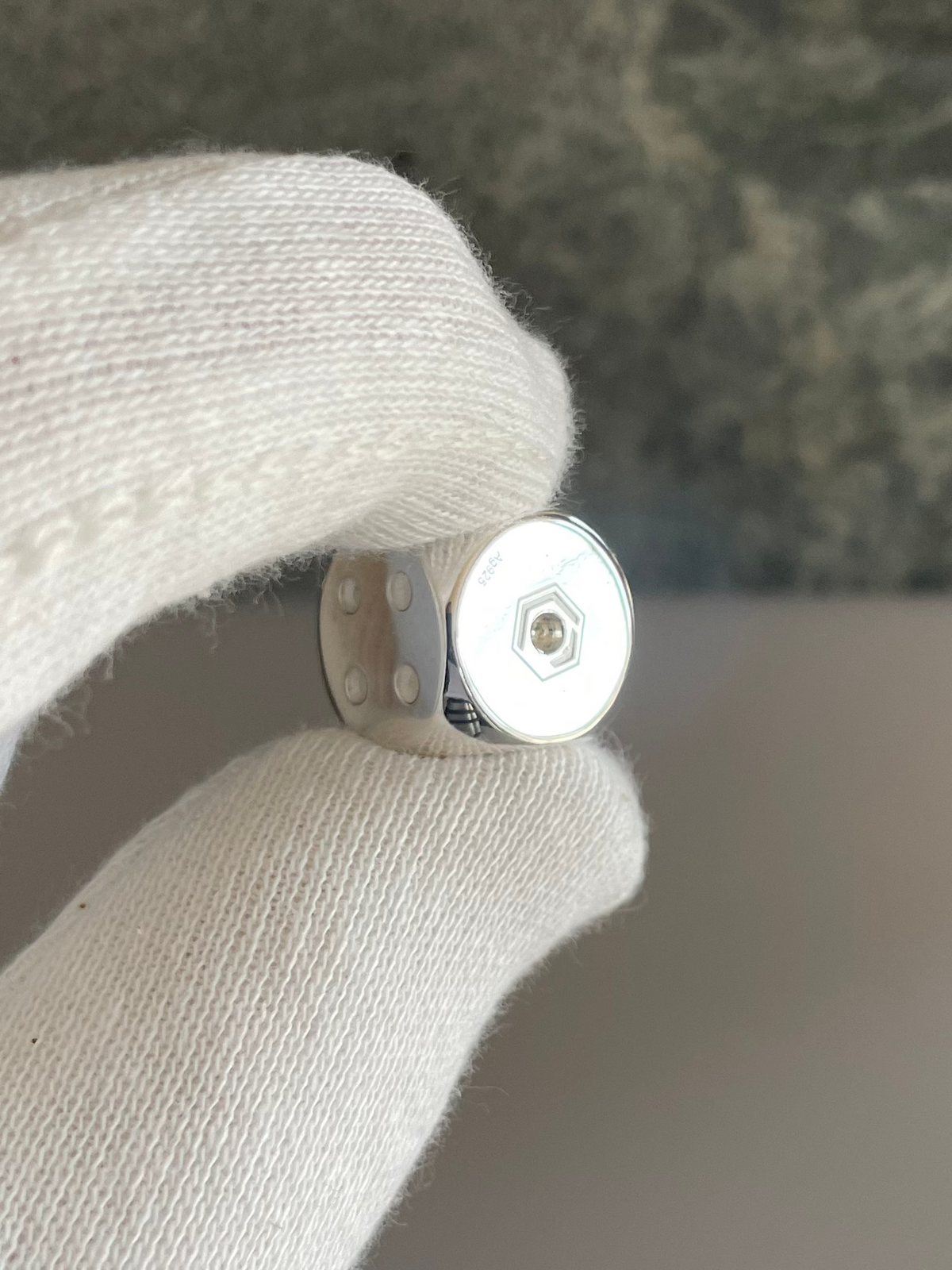 Dice Silver in hand no1