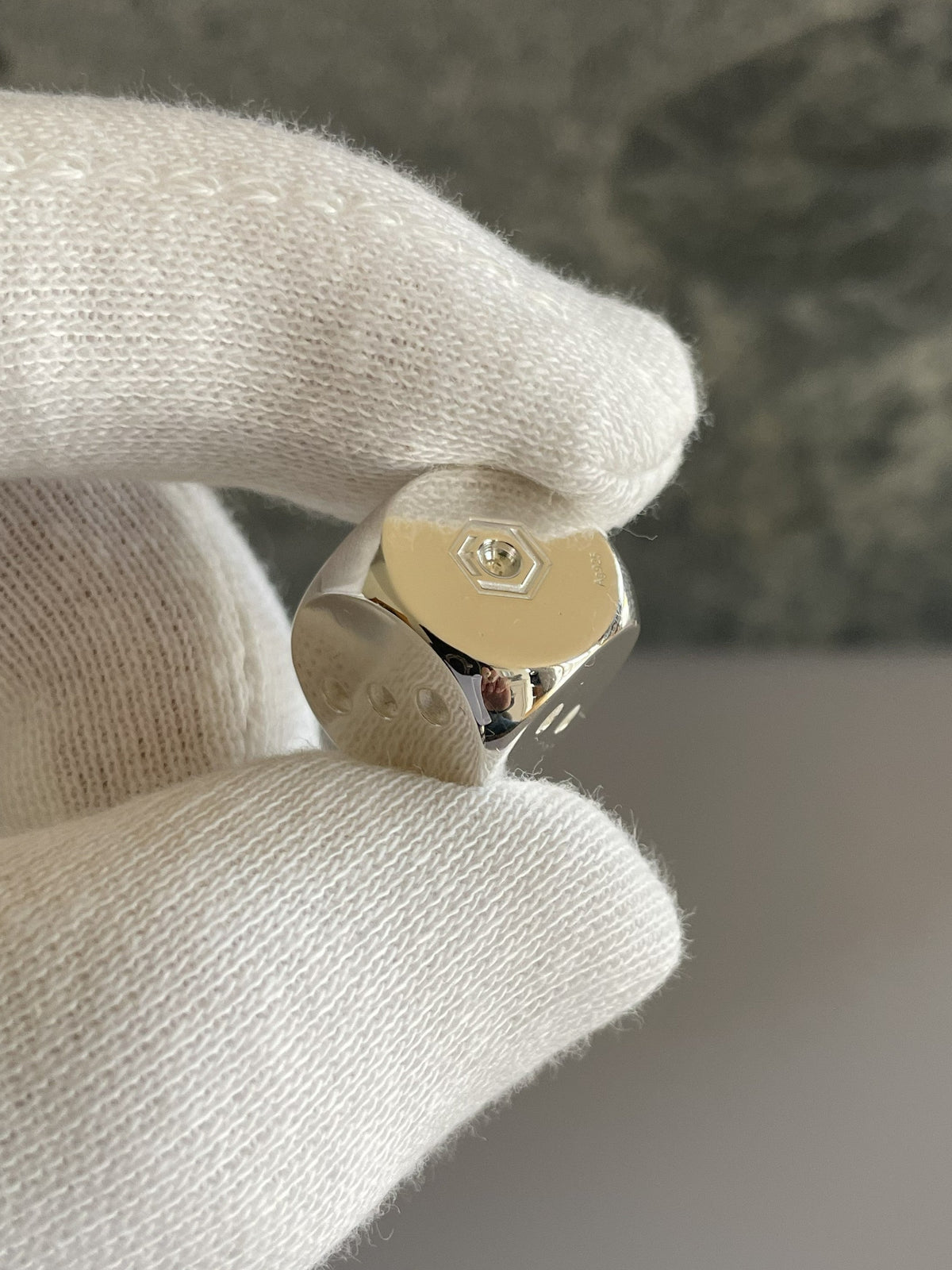 Dice Silver in hand no1 2 3 