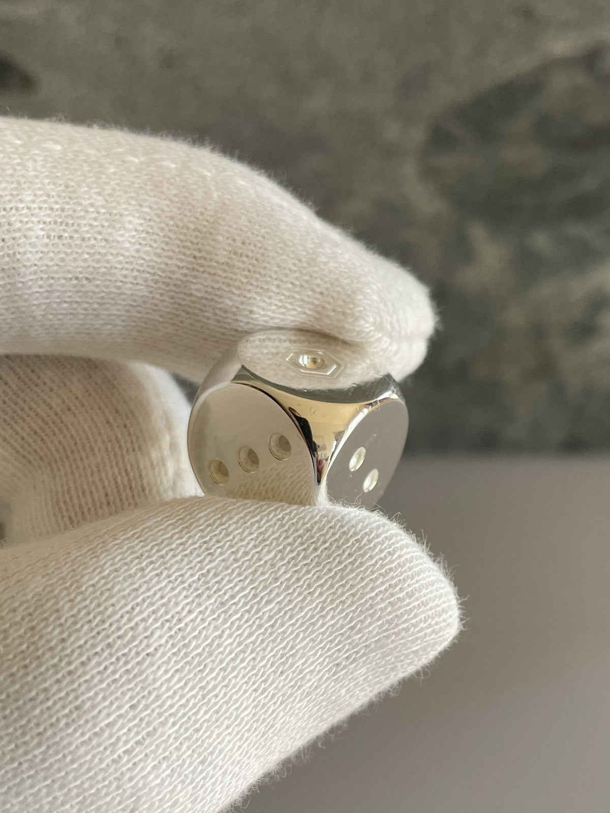 Dice Silver in hand no3 2 1