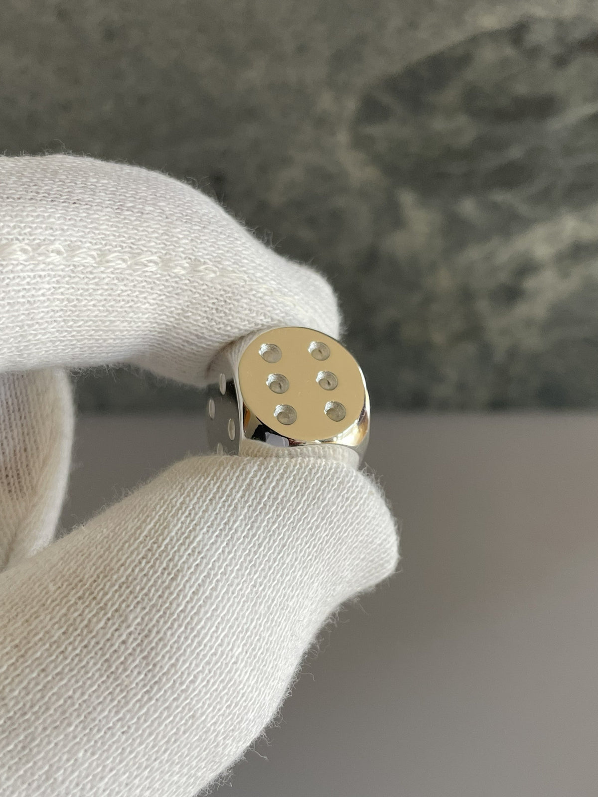 Dice Silver in hand no6