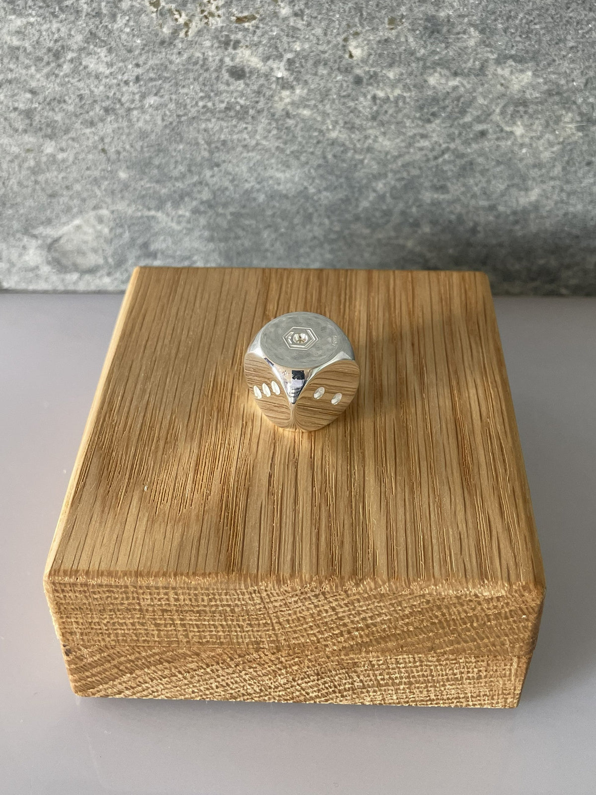 Dice Silver polished on oak case no1 2 3