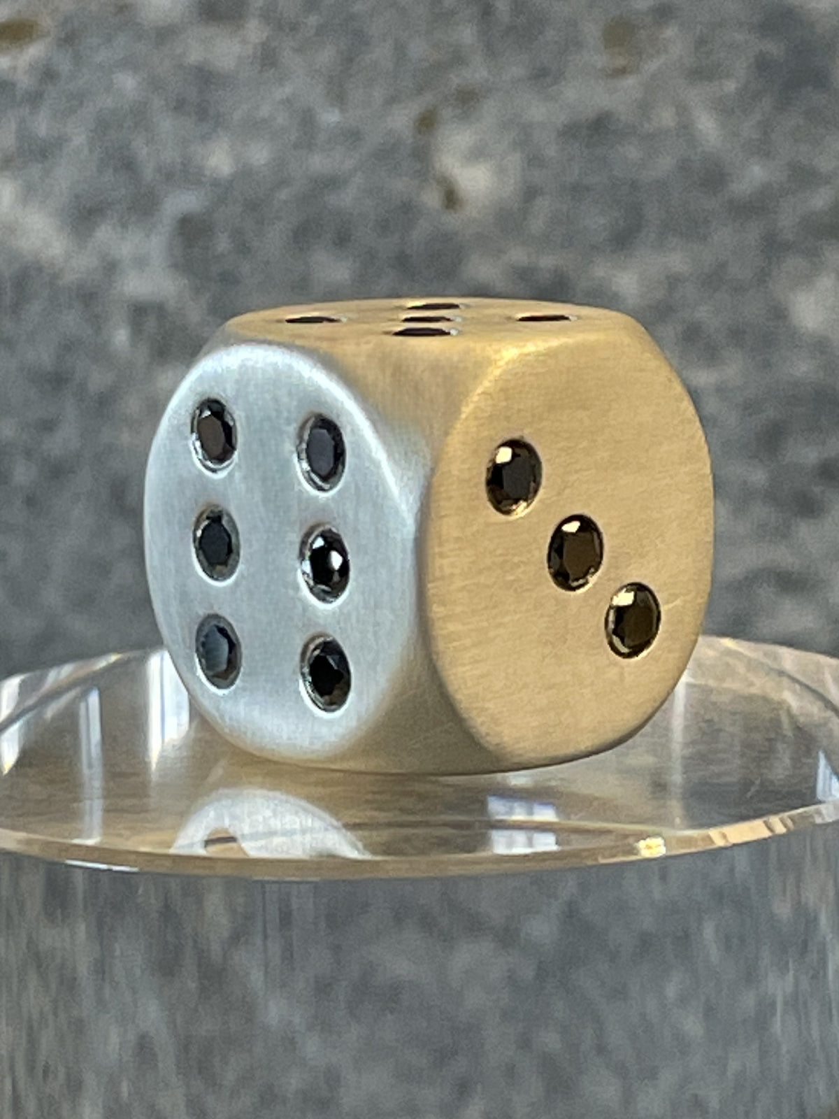 Dice Silver with Diamonds on pillow - Silberwürfel mit Diamanten auf Podest