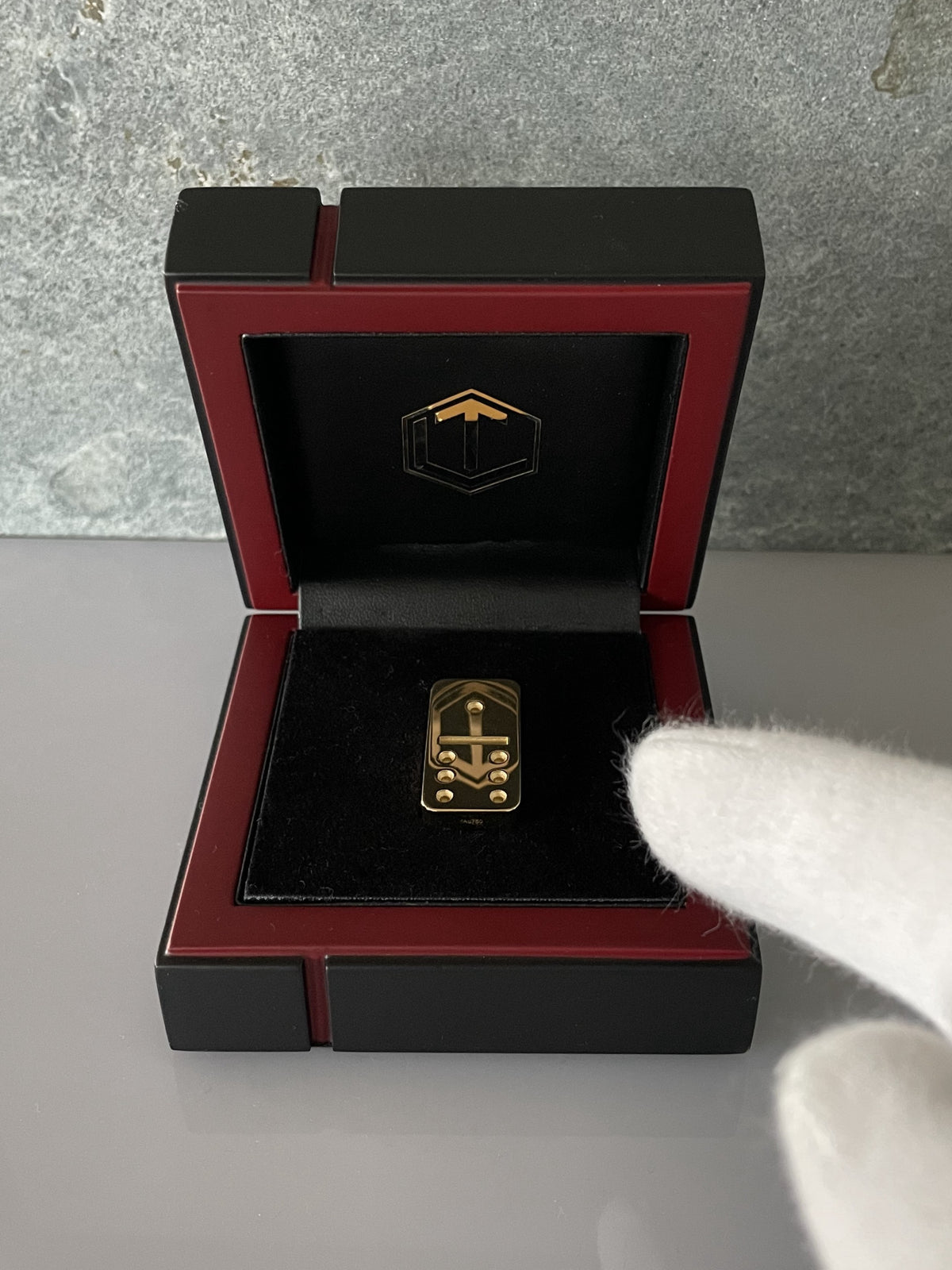 18 Karat Gold Dominostein · Länge 29 mm · 25 g · Poliert