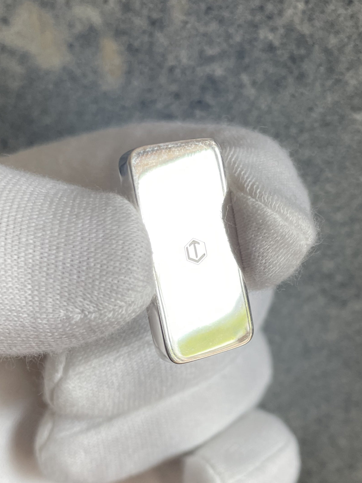 Domino Silver polished back side