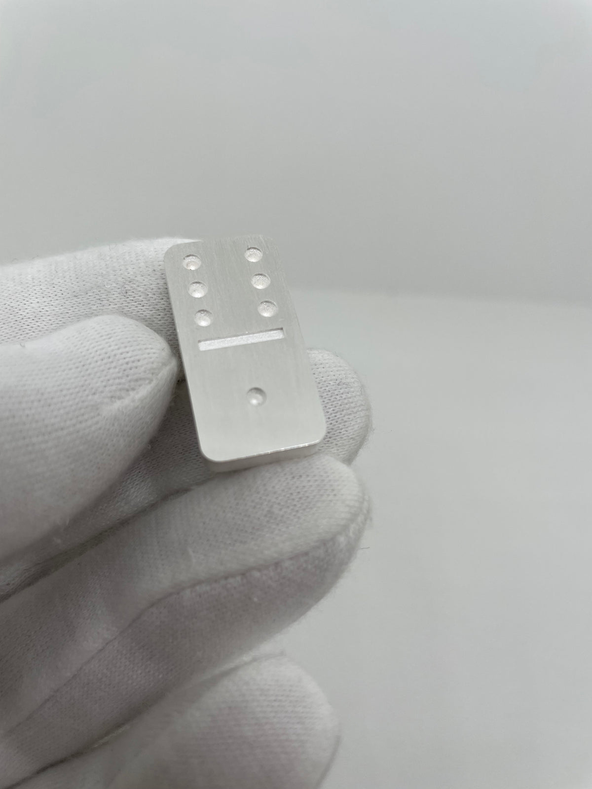 Domino Sterling Silver brushed in Hand - Dominostein Silber in der Hand