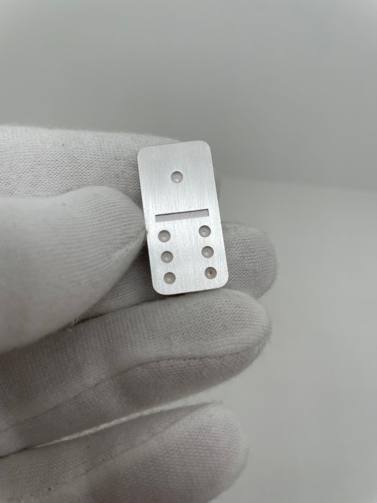 Domino Sterling Silver brushed in Hand - Dominostein Silber in der Hand