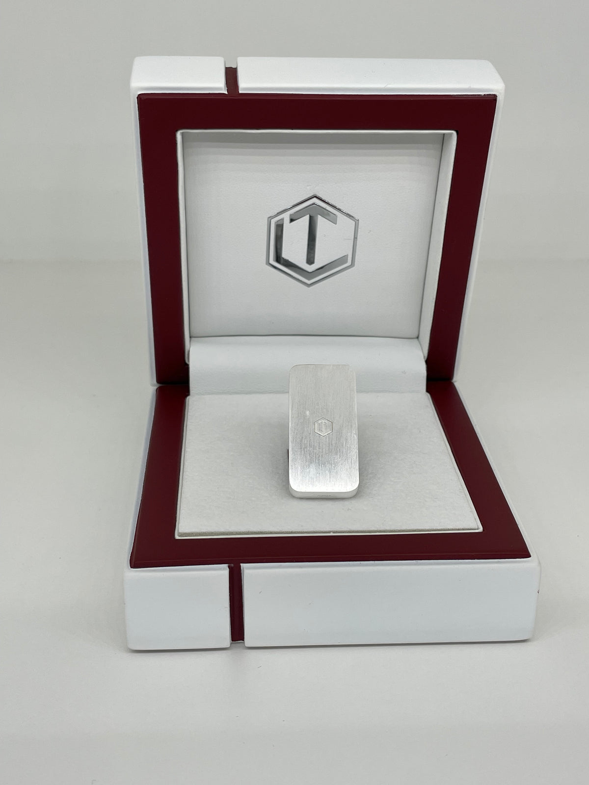 Domino Sterling Silver brushed in white Case Back Side- Dominostein Silber im weissen  Etui Rückseite