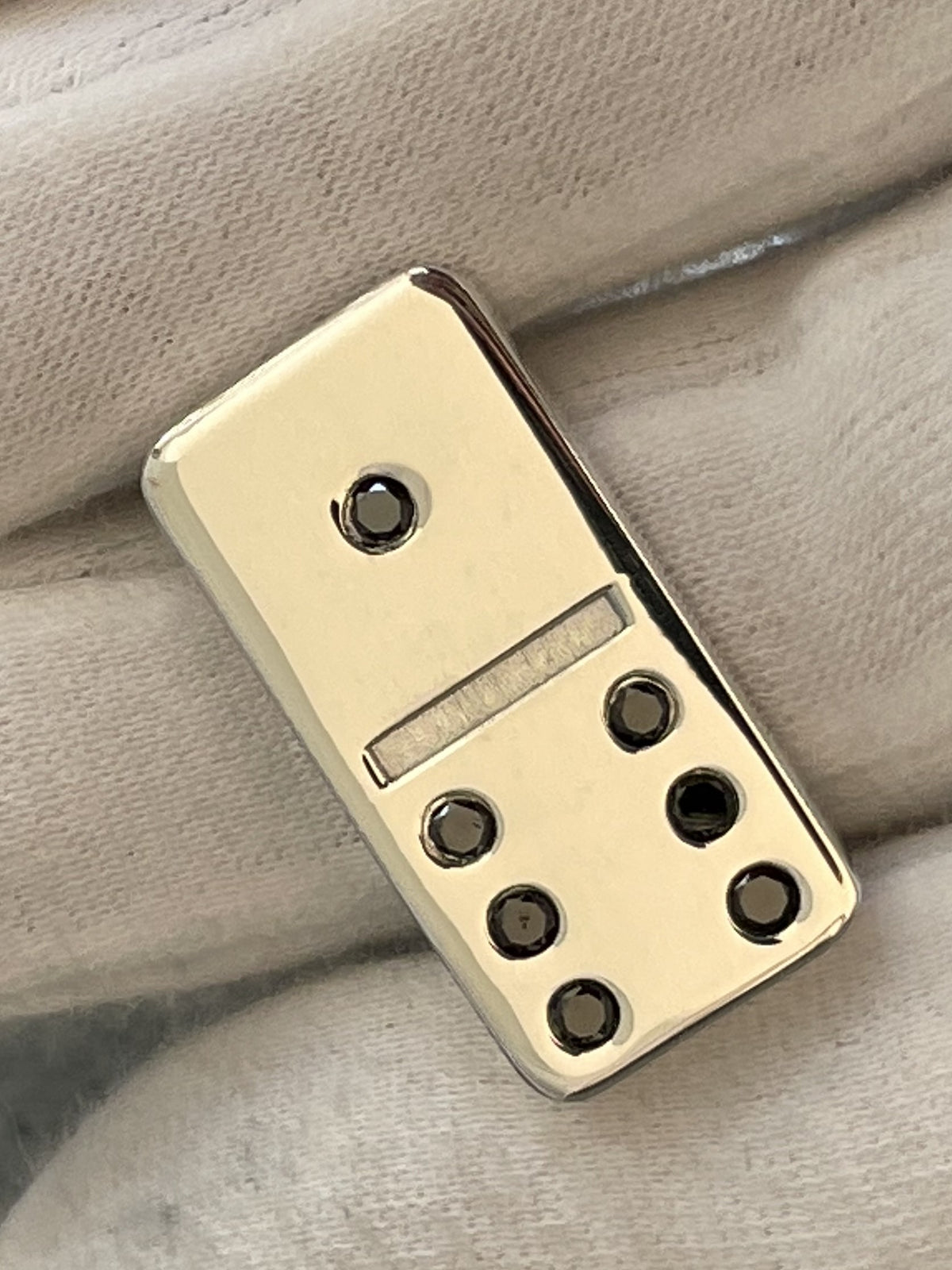 Domino Sterling Silver with Diamonds on Hand  - Dominostein Silber mit  Diamanten auf der Hand 