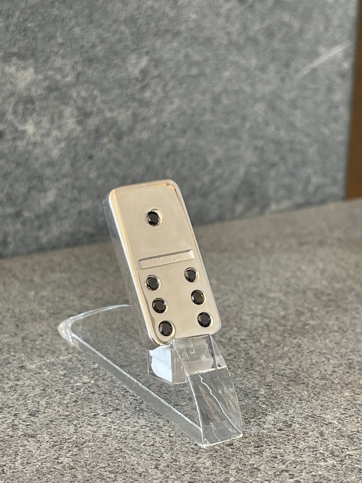 Domino Sterling Silver with Diamonds on Pillar  - Dominostein Silber mit  Diamanten auf Podest 