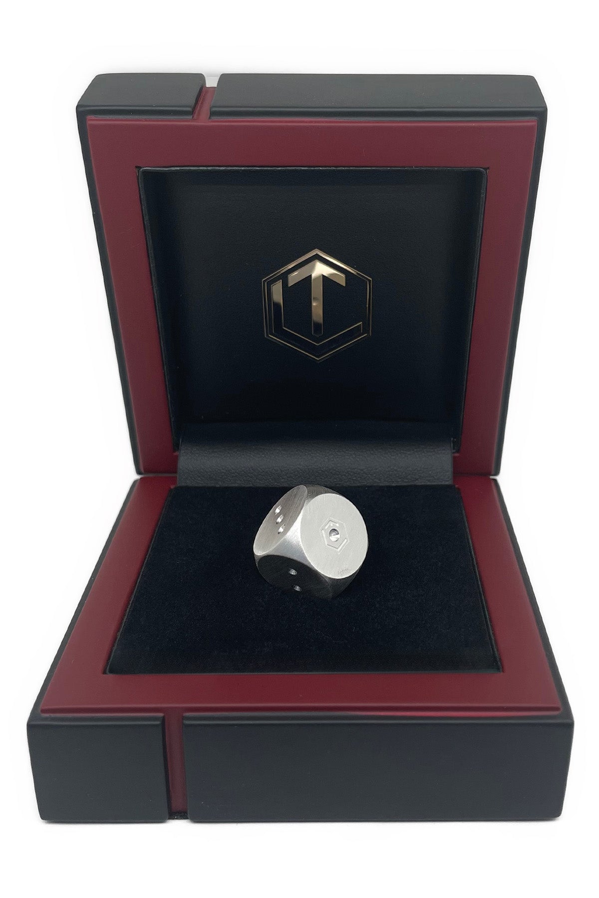 Fine Silver Dice brushed in black case front- Feinsilber Würfel mattiert