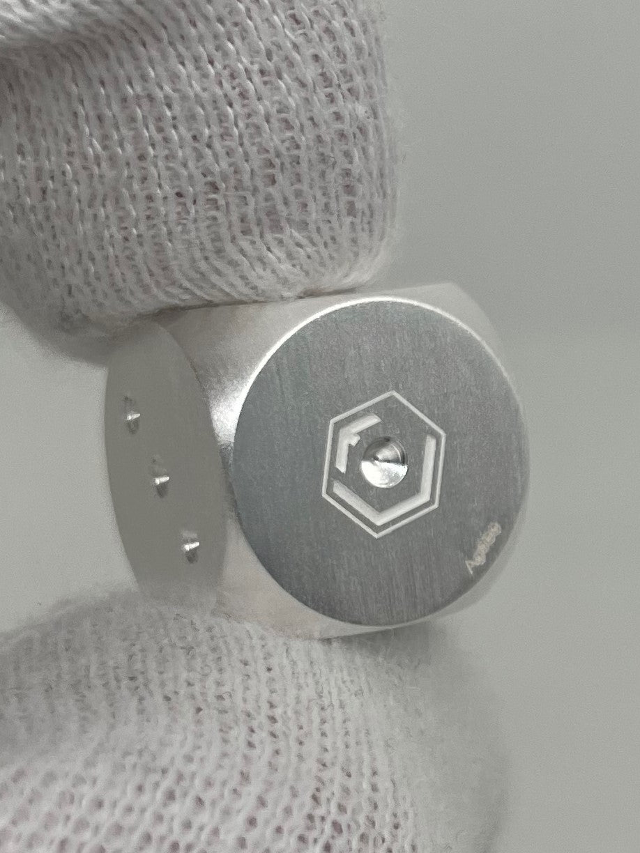 Fine Silver Dice brushed in hand no 1 - Feinsilberwürfel mattiert in Finger