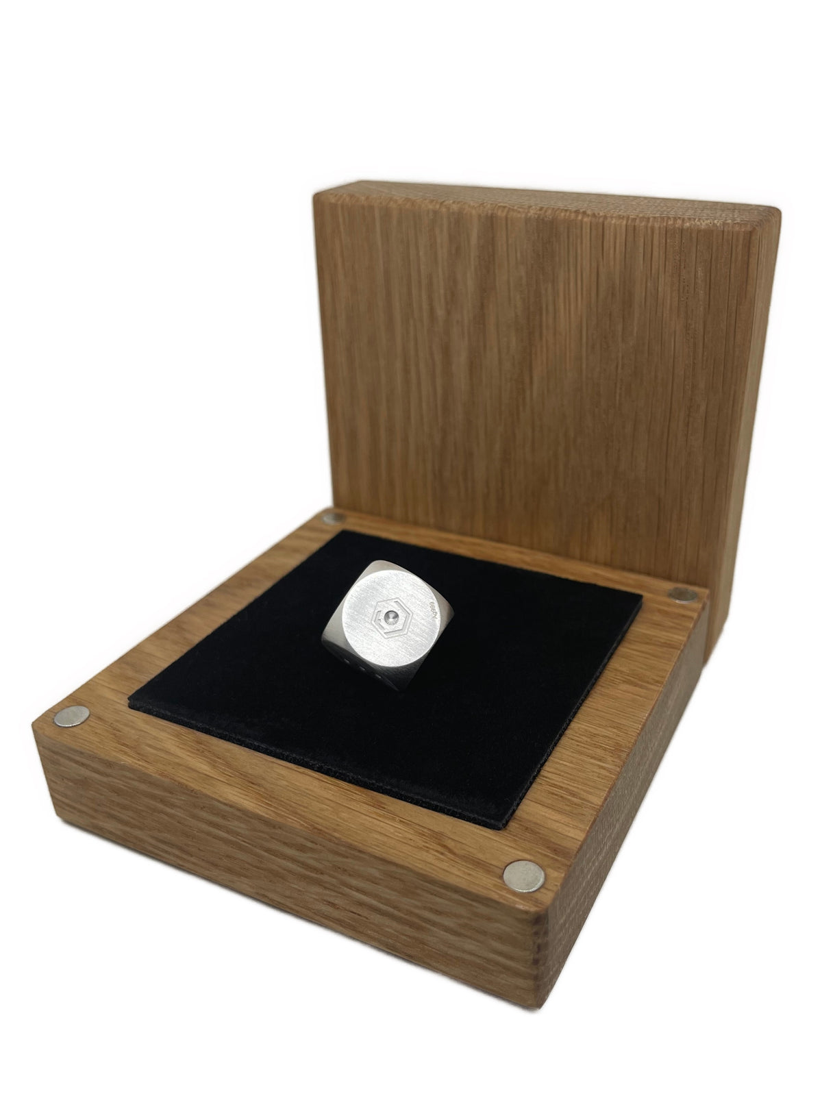 Fine Silver Dice brushed in oakwood case - Feinsilberwürfel im Etui