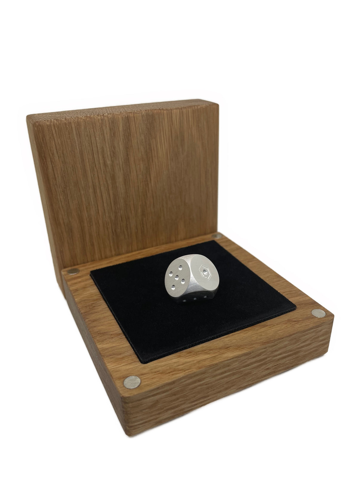Fine Silver Dice brushed in oakwood case - Feinsilber Würfel mattiert im Etui