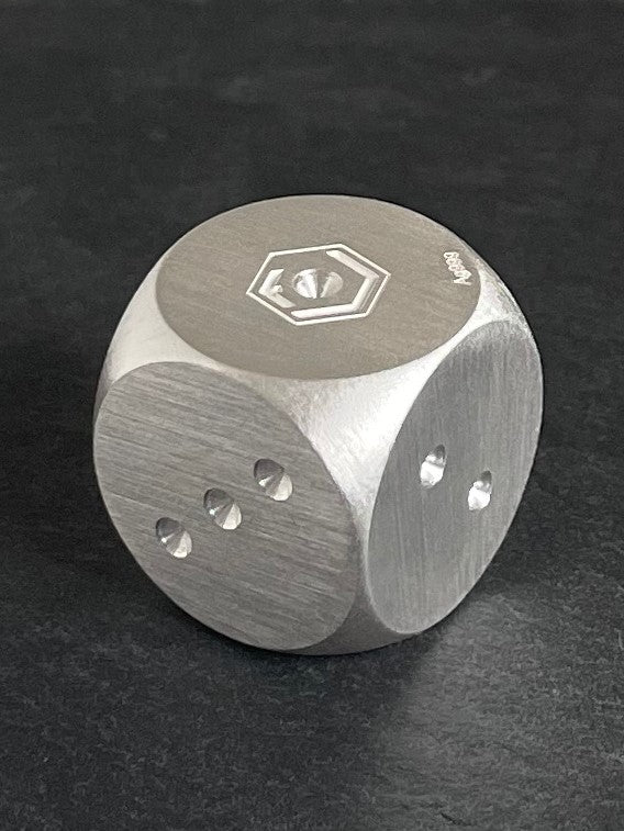 Fine Silver Dice brushed on table no 1 - Feinsilberwürfel auf schwarzem Grund