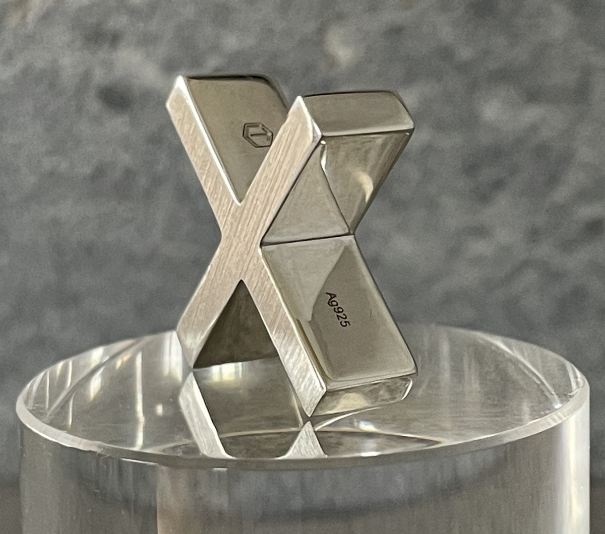 Game Piece Cross Silver on pillar - Spielstein Kreuz Silber auf Podest