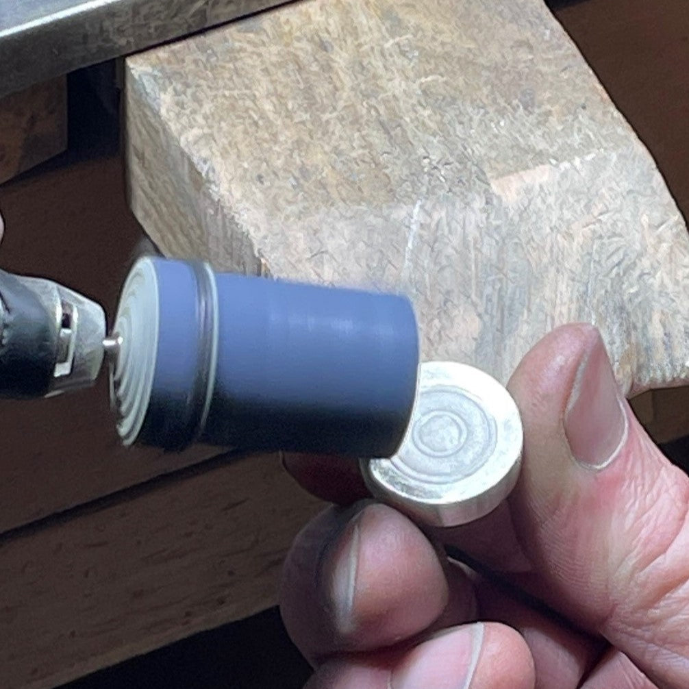 Game Piece Silver in Production polish - Spielstein Silber in Produktion polieren