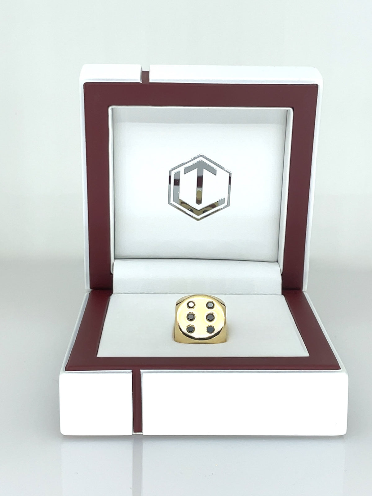 Gold Dice 18-Karat with Diamonds in white case - Würfel aus Gold mit Diamanten im Etui