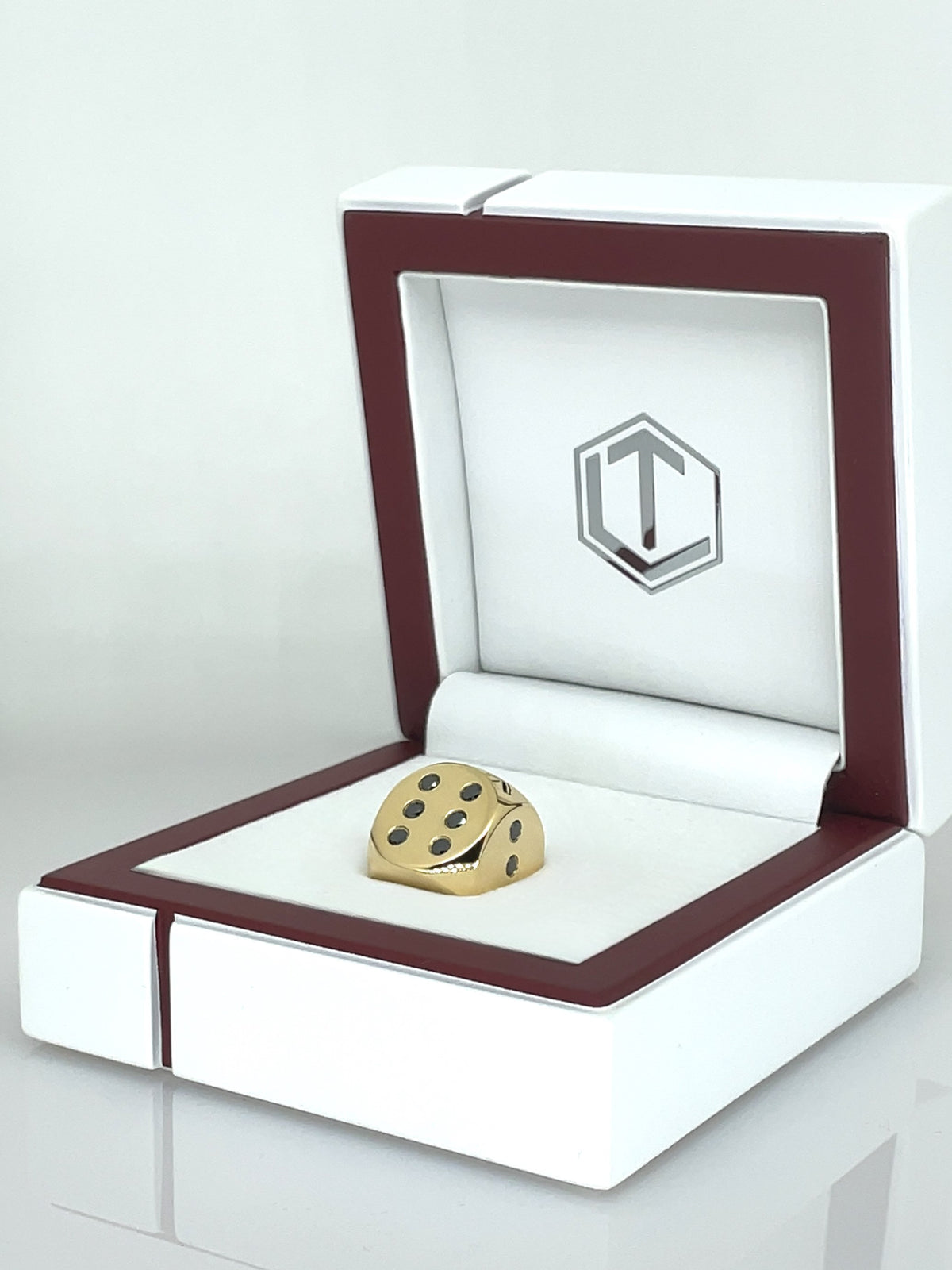 Gold Dice 18-Karat with Diamonds in white case - Würfel aus Gold mit Diamanten im Etui