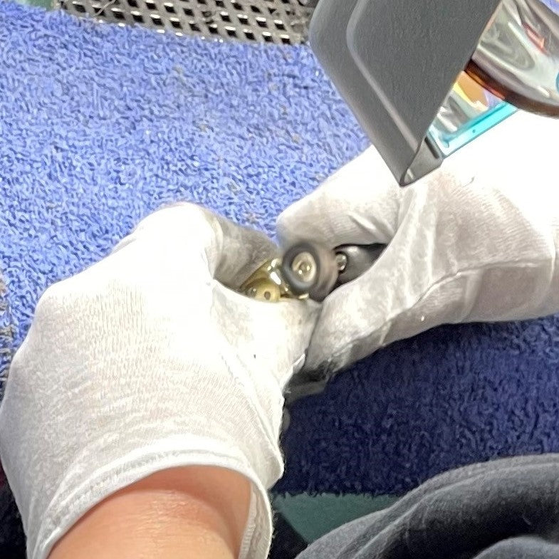 Gold Dice with black diamonds in production - Goldwürfel mit schwarzen Diamanten in Produktion