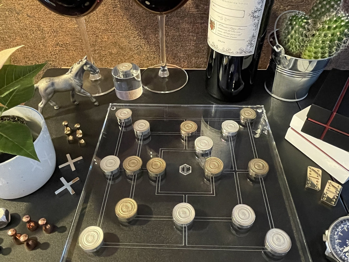 Morris Game Pieces Cases Play Situation Life Style - Mühle Spielsteine Etuis Spielsituation Lifestyle