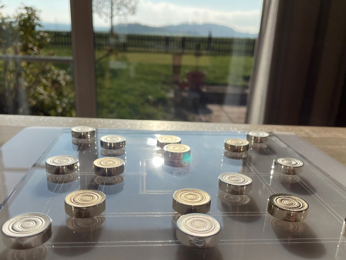 Nine Mens Morris Silver Gold on Acrylboard back Horizon - Mühlespiel Silber Gold Acrylbrett mit Horizont