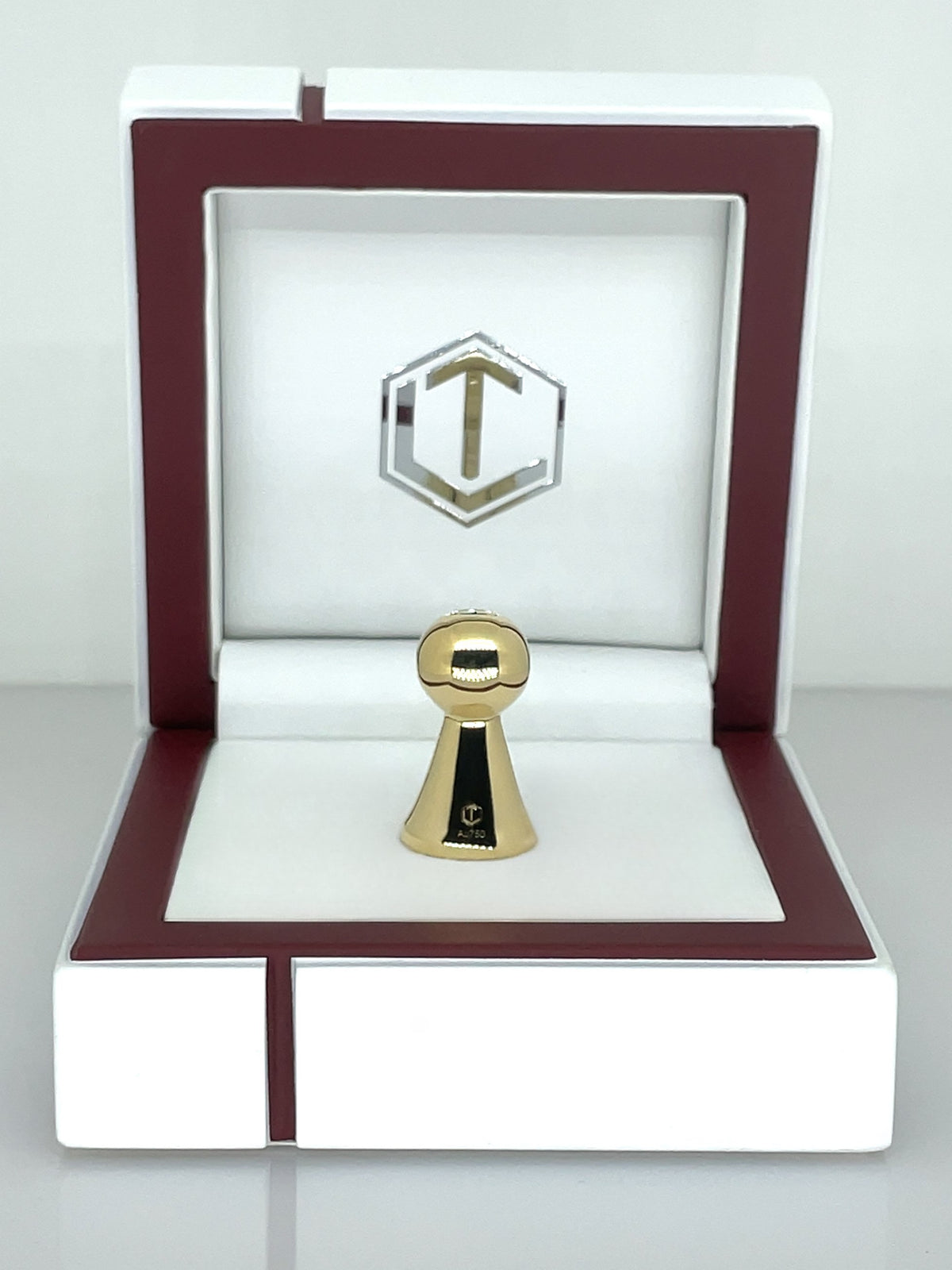 Play Figurine 18-Karat Gold in white case - Spielfigur aus 18 Karat Gold im weissen Etui