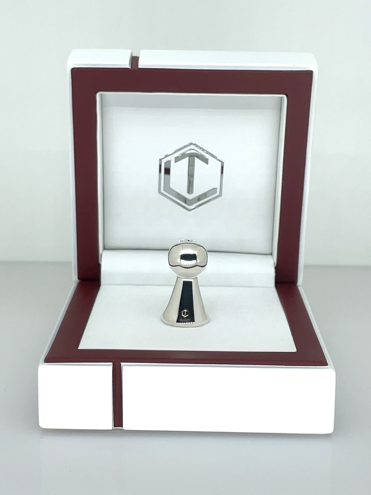 Play Figurine Sterling Silver in White Case - Spielfigur aus Sterlingsilber im weissen Etui