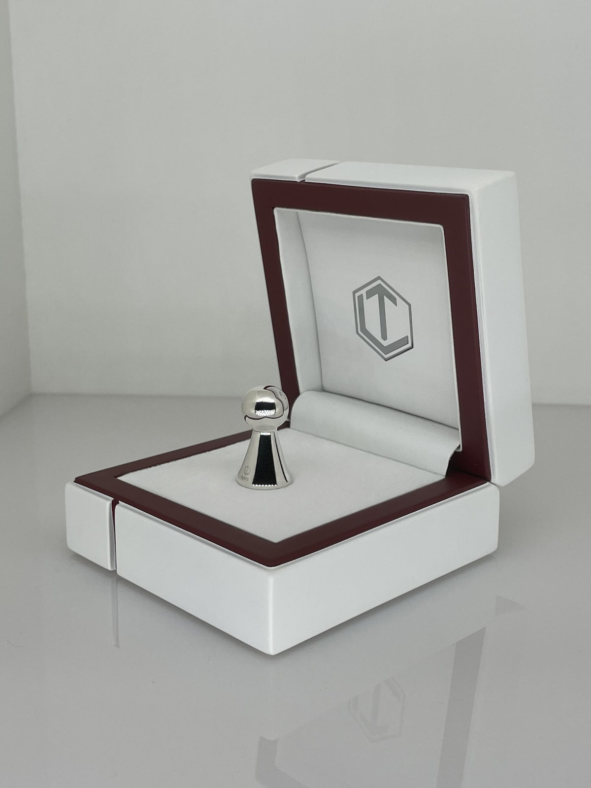 Play Figurine Sterling Silver in White Case - Spielfigur aus Sterlingsilber im  weissen Etui