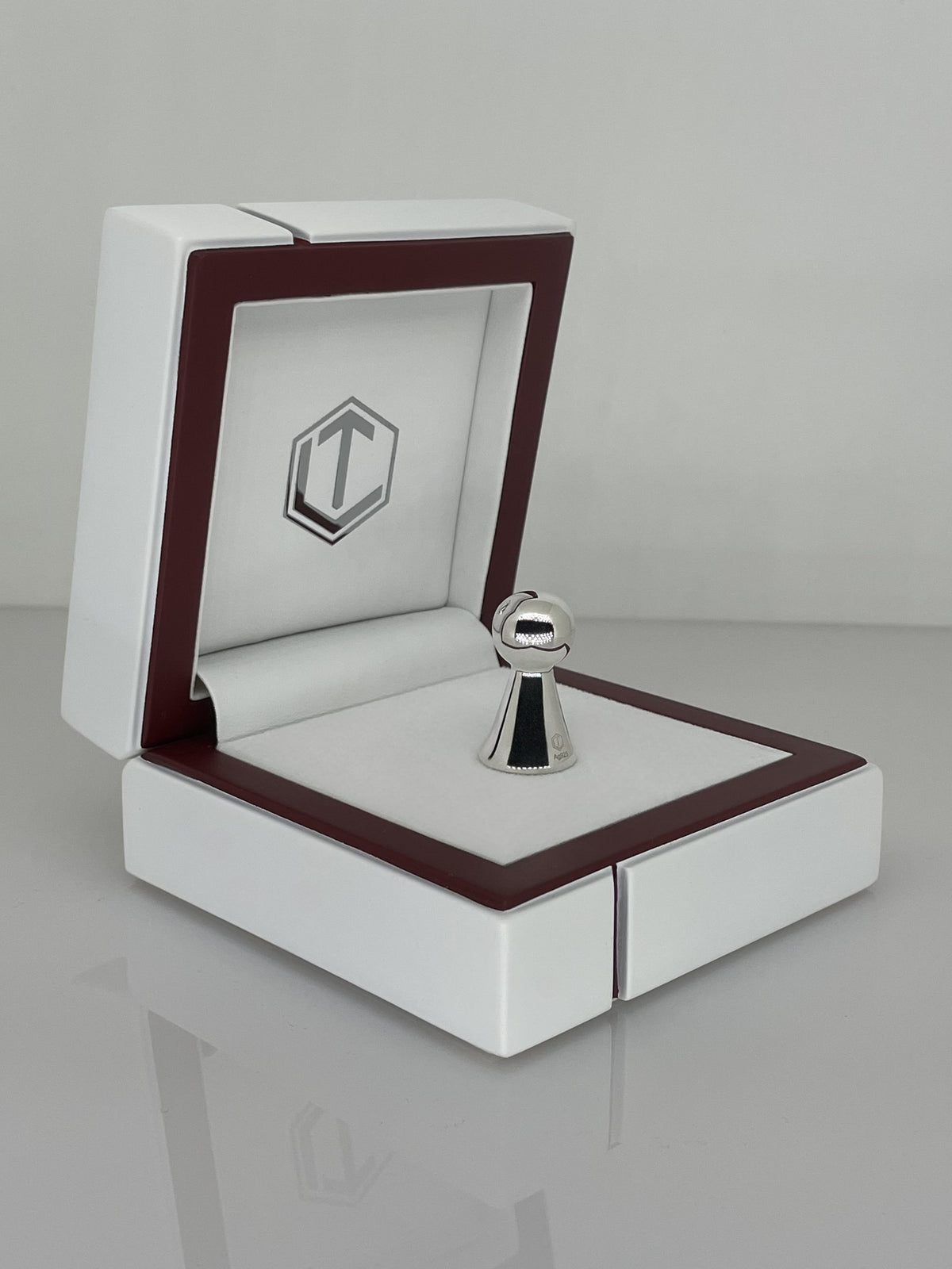 Play Figurine Sterling Silver in White Case - Spielfigur aus Sterlingsilber im weissen Etui