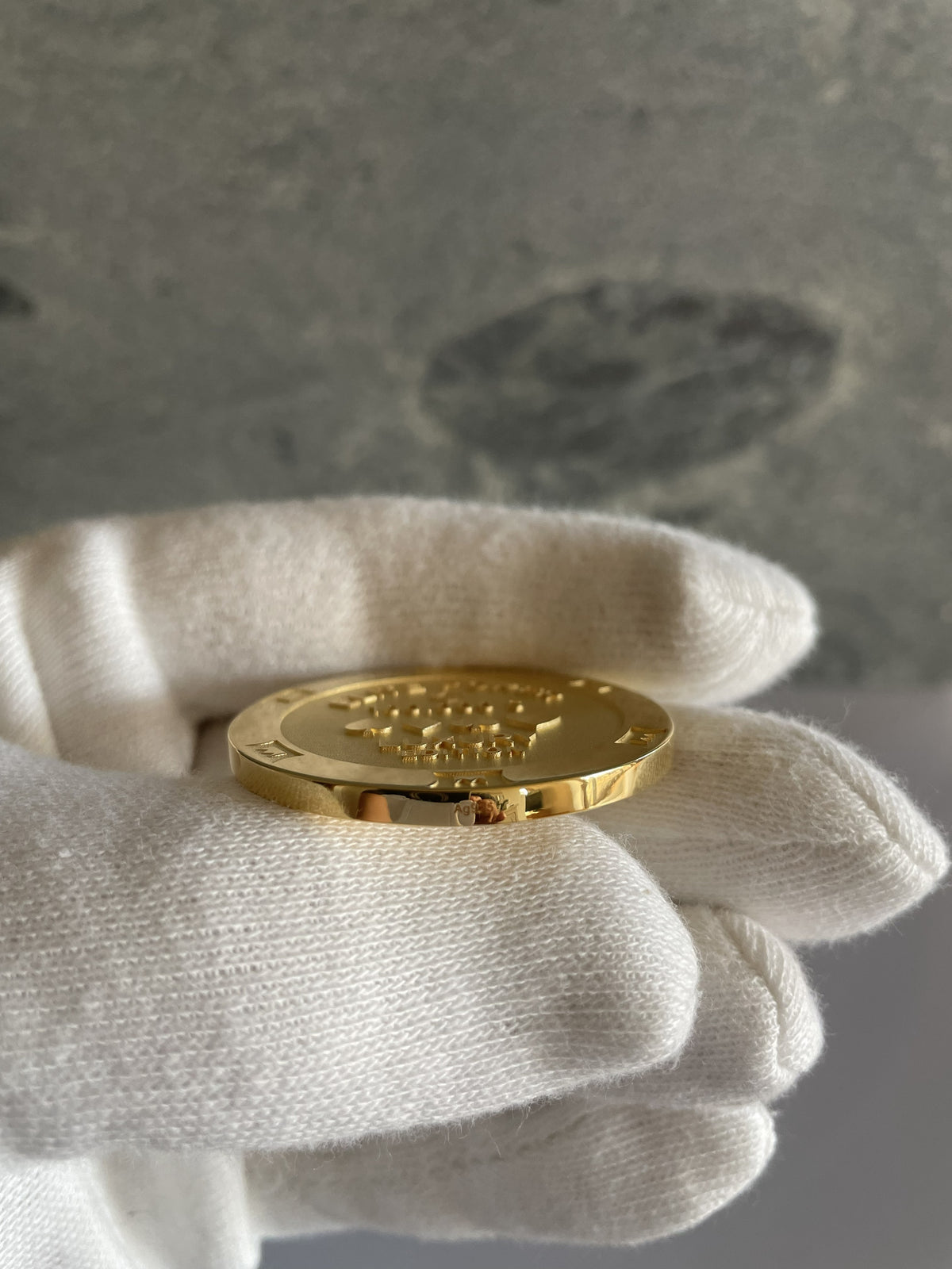 Poker Chip Silver 18k gold plated in hand