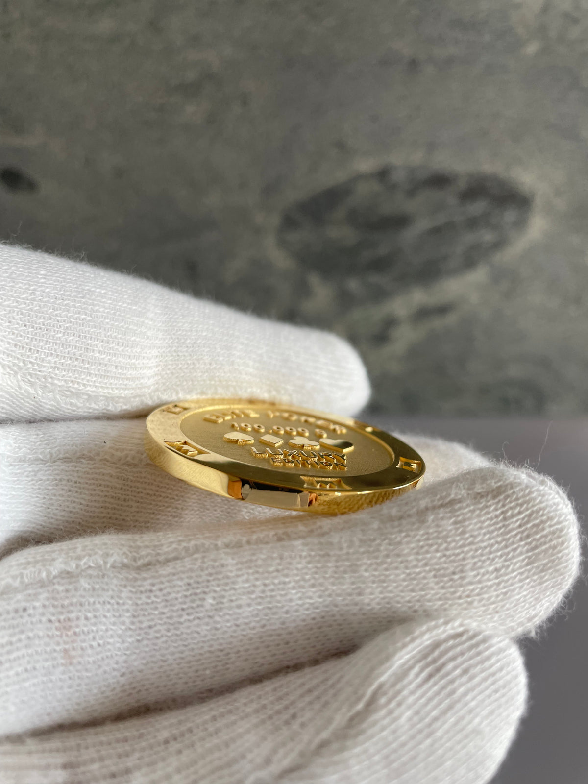 Poker Chip Silver 18k gold plated in hand