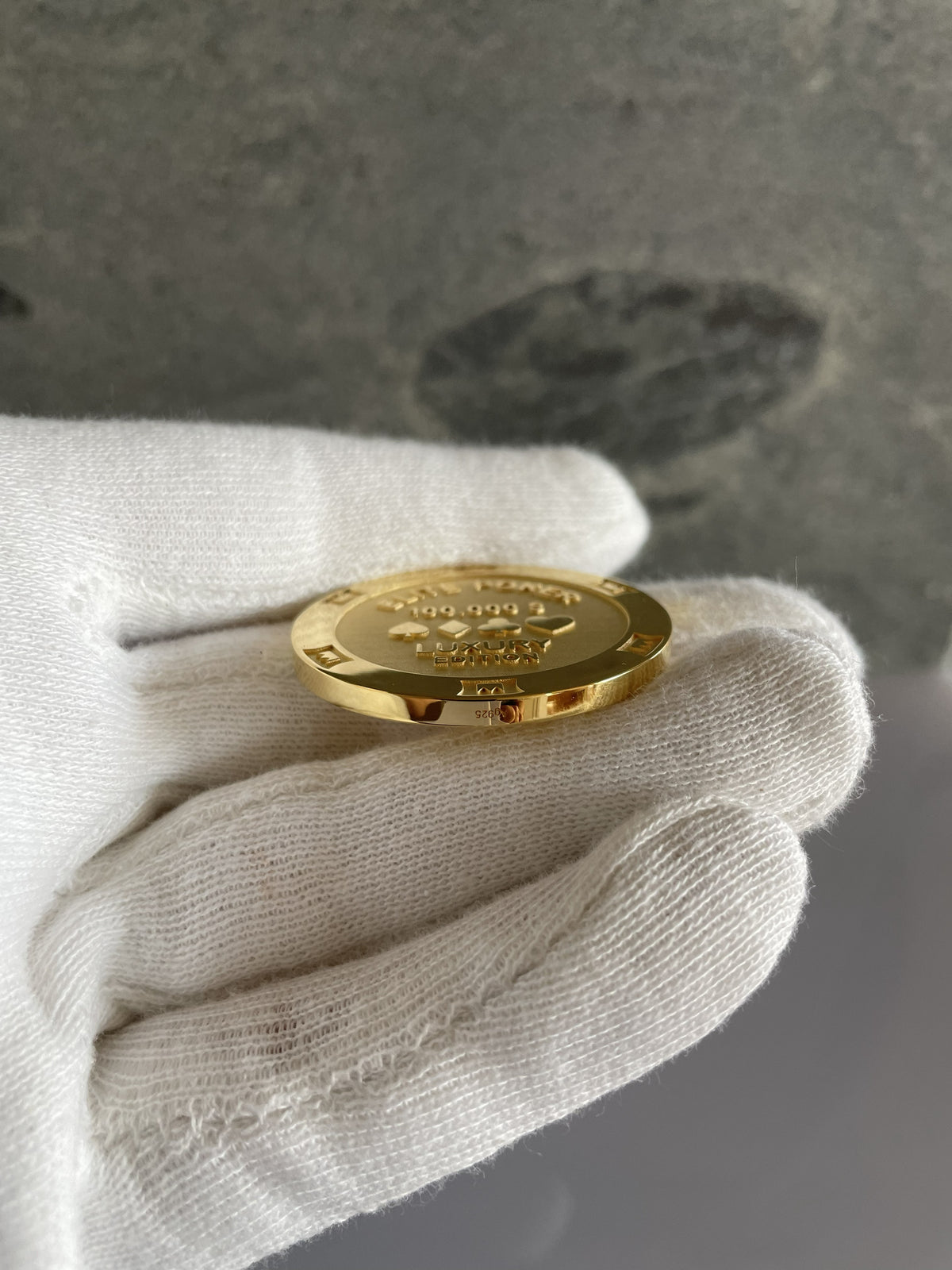 Poker Chip Silver 18k gold plated in hand